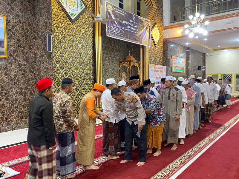 Kapolsek Kateman Sampaikan Pesan Pemilu Damai ke Jamaah Mesjid Besar Al-fallah Guntung